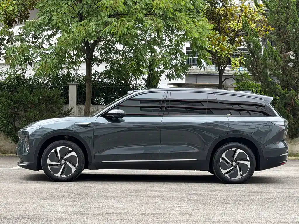 NIO ES8 2023