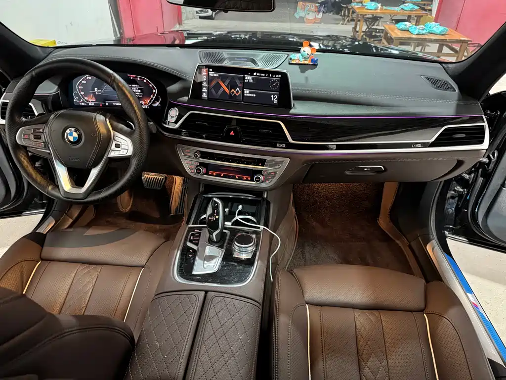 BMW 7 Series 2017 — фото 11