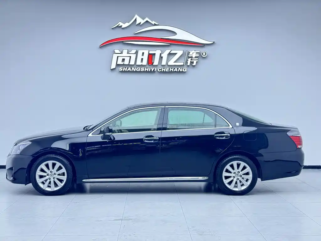 Toyota Crown 2012
