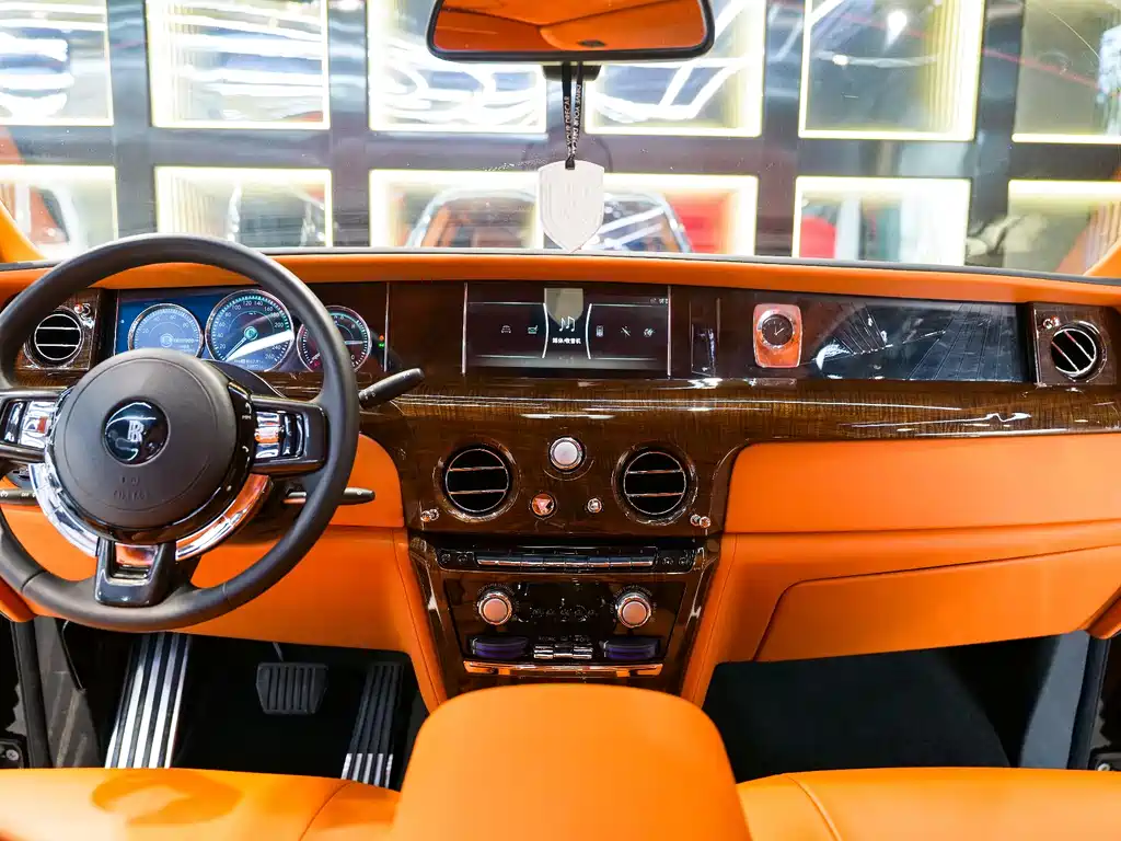 Rolls-Royce Phantom 2014 — фото 14