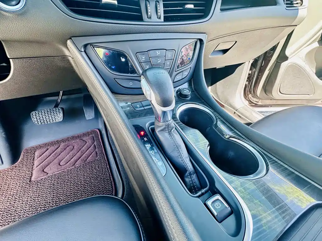 Buick Envision Plus 2020 — фото 11