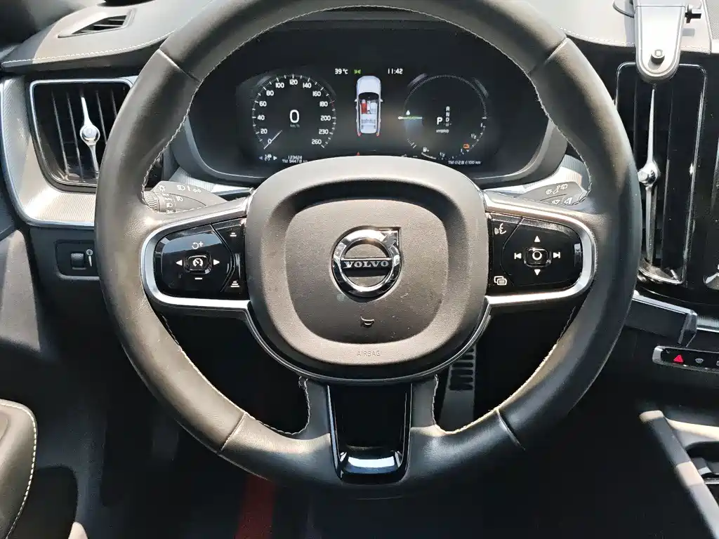 Volvo XC60 Plug-In Hybrid 2021 — фото 9