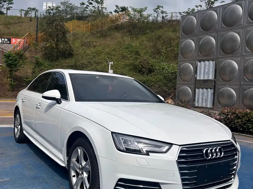 Audi A4L 2018 — фото 1