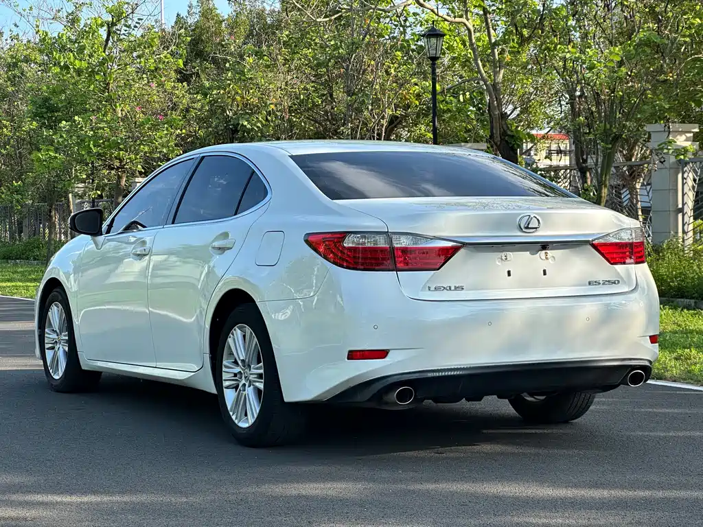 Lexus ES 2013 — фото 4