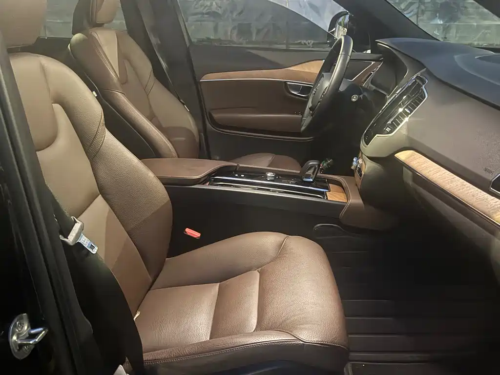 Volvo XC90 2023 — фото 2