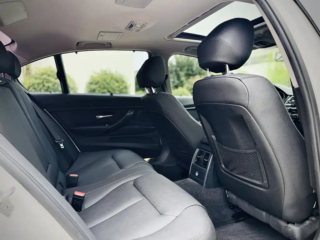 BMW 3 Series 2017 — фото 16