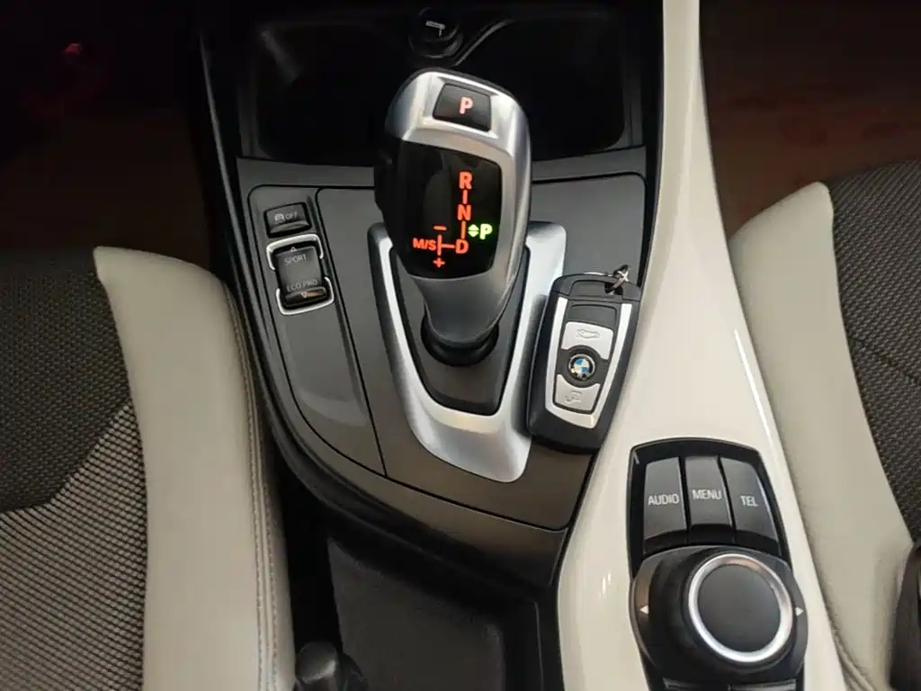 BMW 1 Series 2017 — фото 14