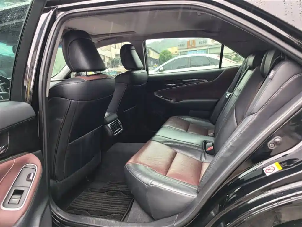 Toyota Crown 2018