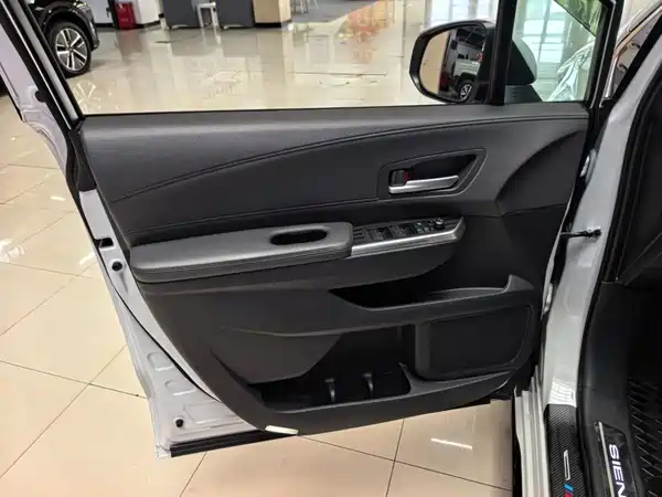 Toyota Sienna 2023