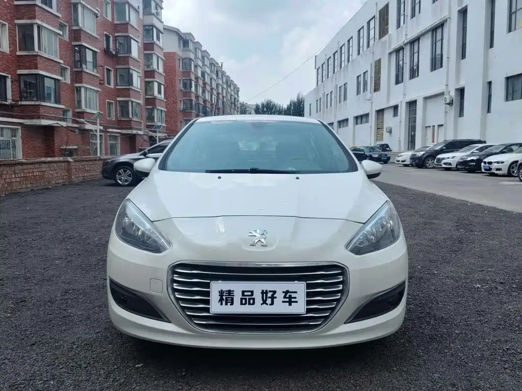 Peugeot 308 2014 — фото 1