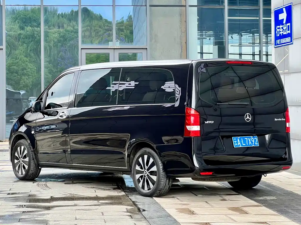 Mercedes-Benz Vito 2023 — фото 5