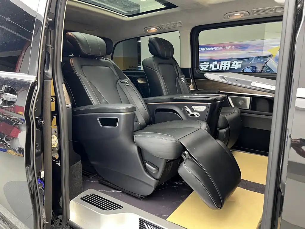 Mercedes-Benz V-Class 2023 — фото 24