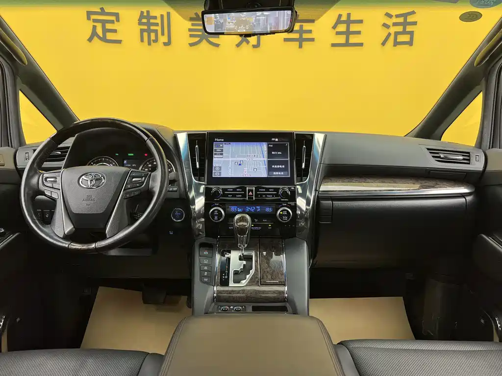 Toyota Alphard 2020 — фото 12