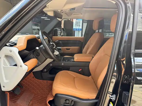 Land Rover Defender 2023