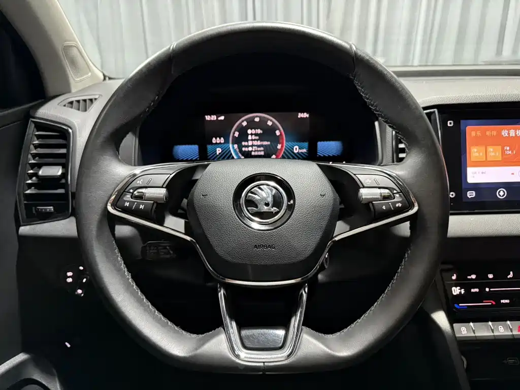 Skoda Karoq 2023 — фото 12