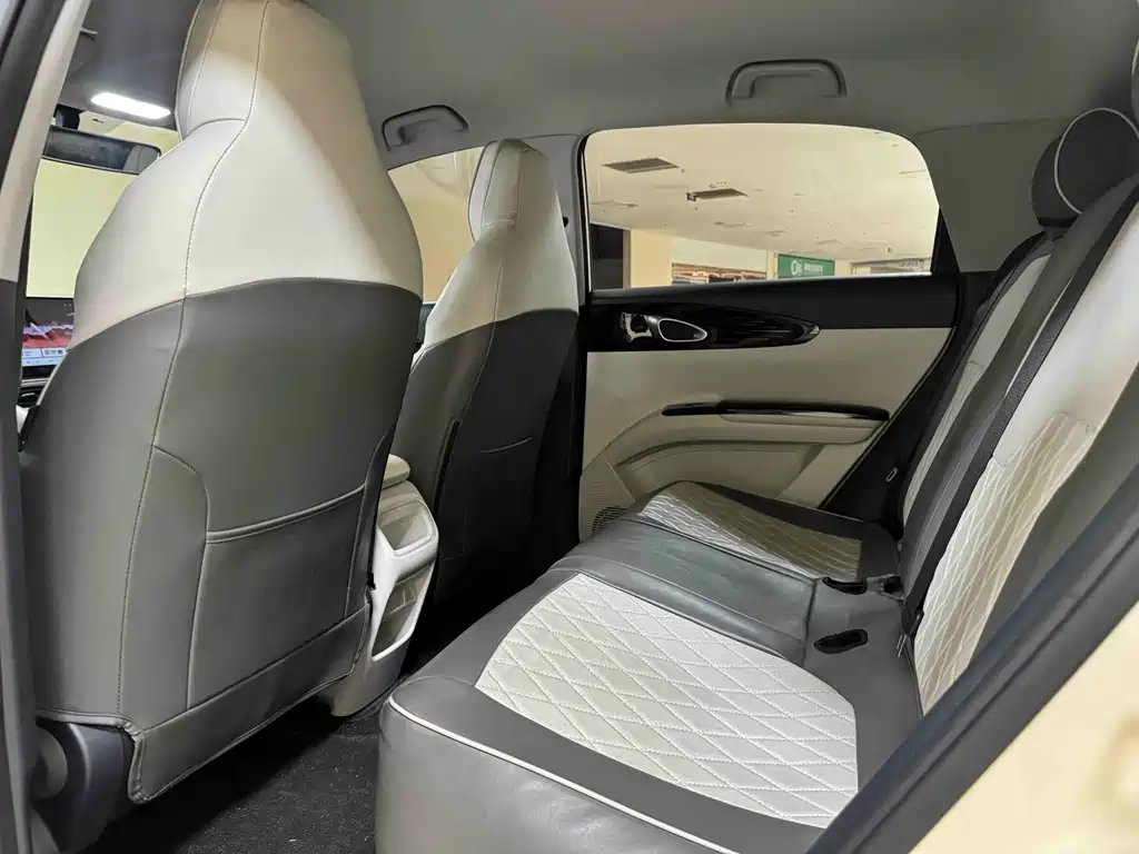 Geely Galaxy Starwish 2025 — фото 6