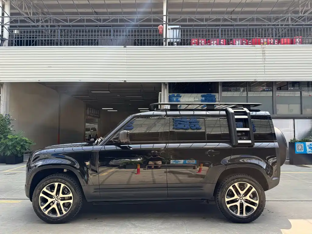 Land Rover Defender 2023 — фото 11