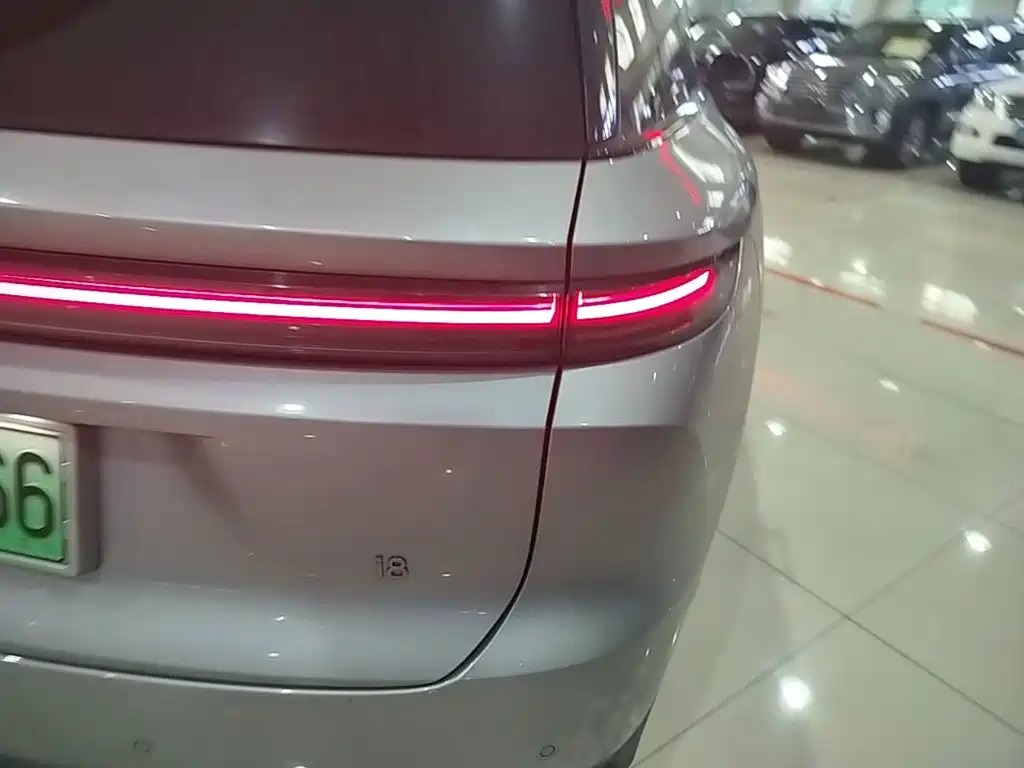 Li Auto i8 2025 — фото 8