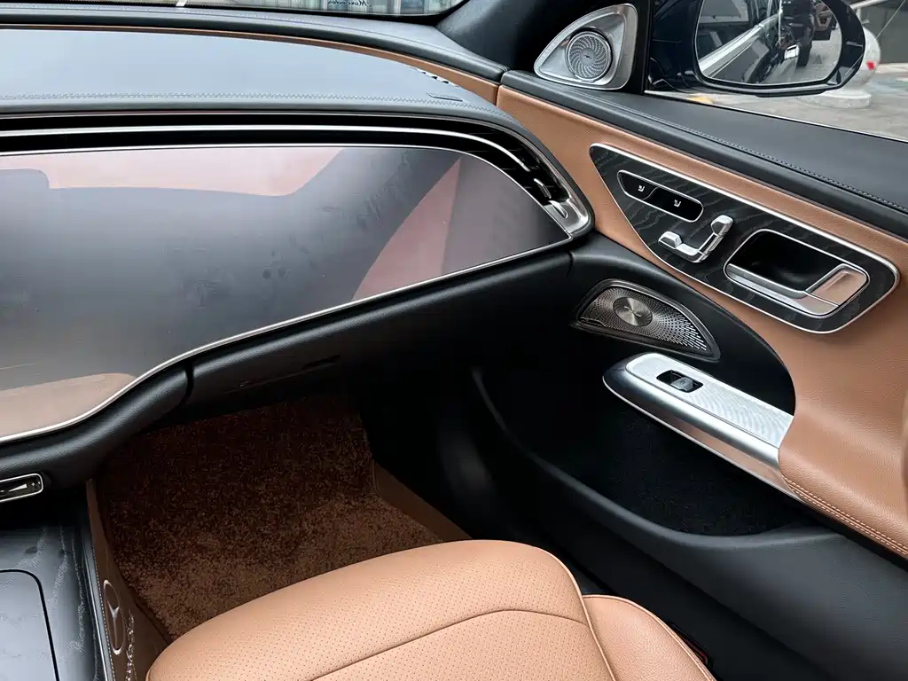 Mercedes-Benz E-Class 2025 — фото 16