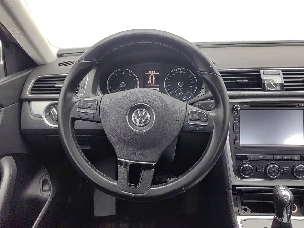 Volkswagen Passat 2015 — фото 11