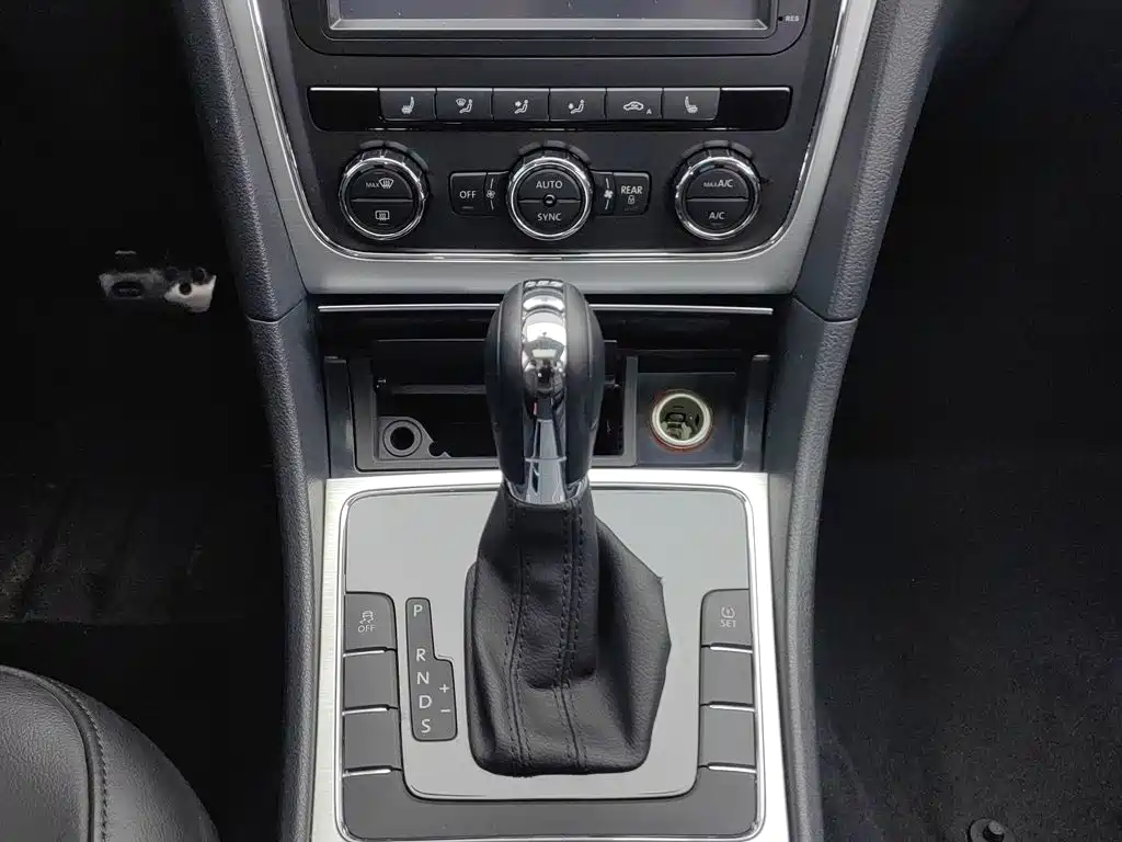 Volkswagen Passat 2015 — фото 13