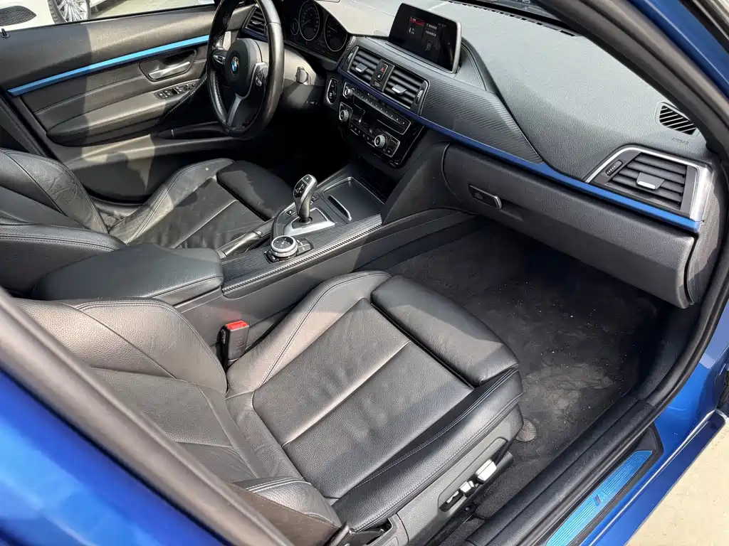 BMW 3 Series 2019 — фото 28