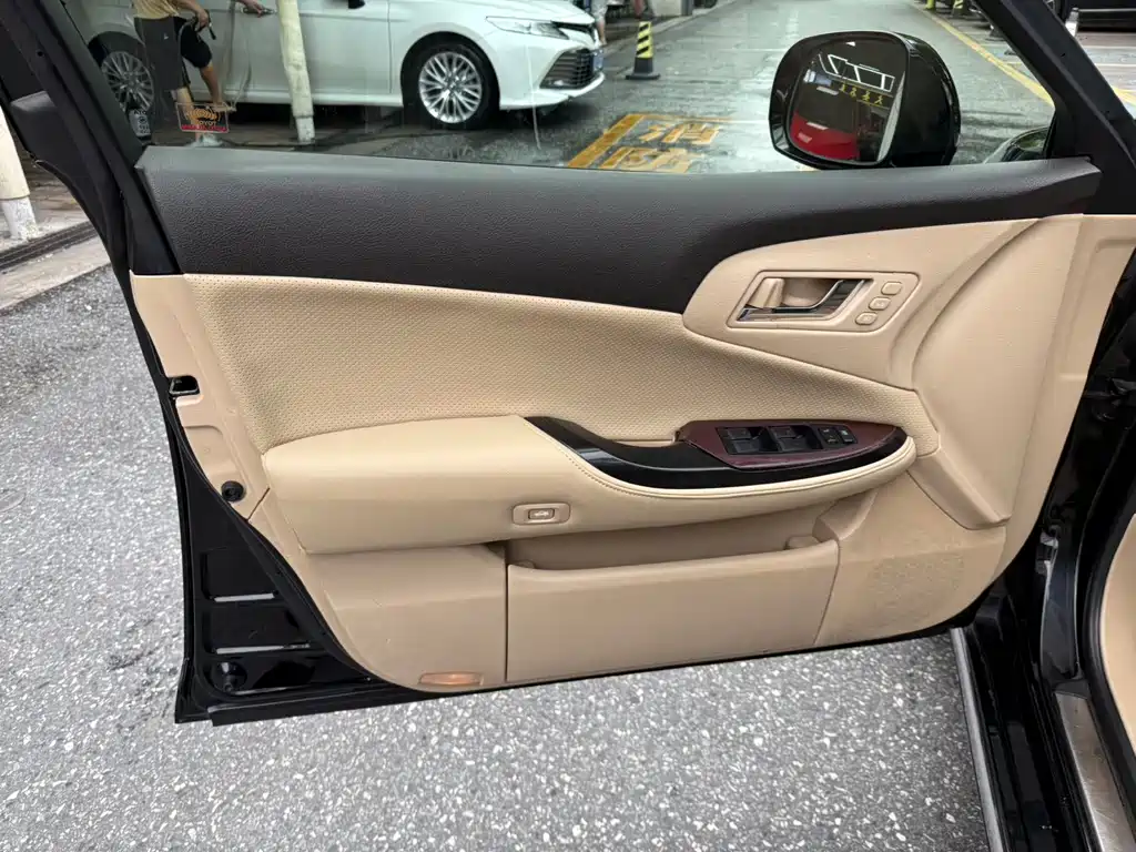 Toyota Crown 2010 — фото 10