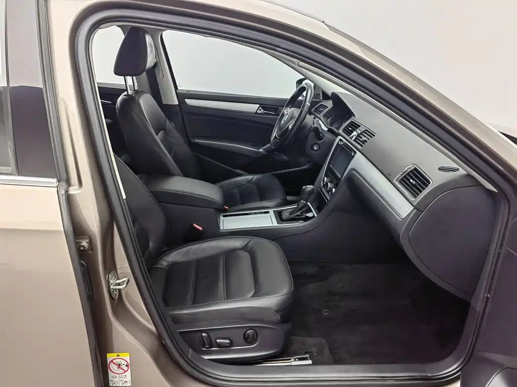 Volkswagen Passat 2015 — фото 23