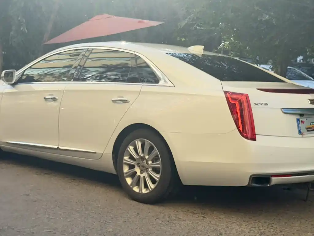 Cadillac XTS 2017 — фото 9