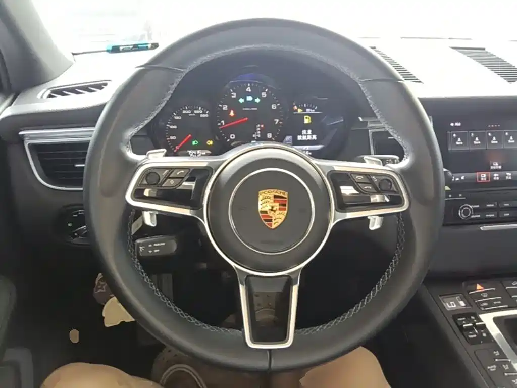 Porsche Macan 2016 — фото 11