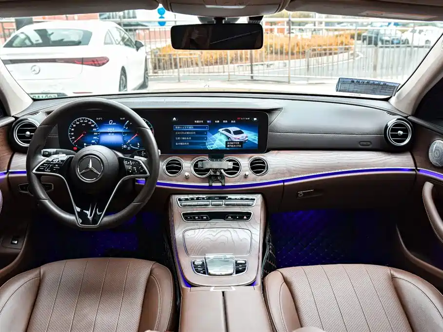 Mercedes-Benz E-Class 2022 — фото 18