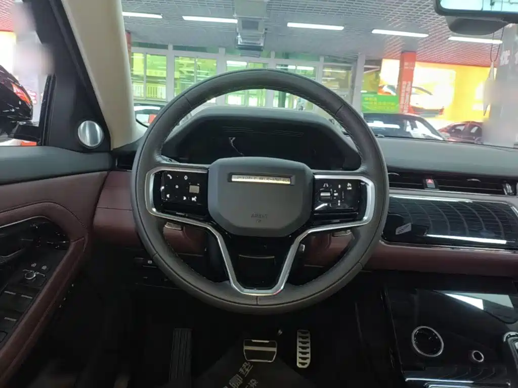Land Rover Range Rover Evoque 2024 — фото 11