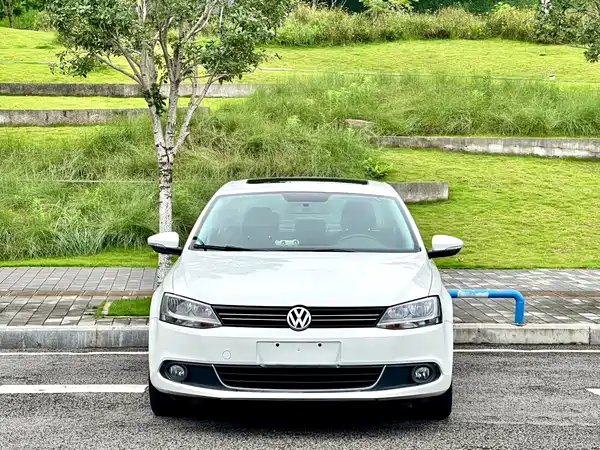 Volkswagen Sagitar 2014