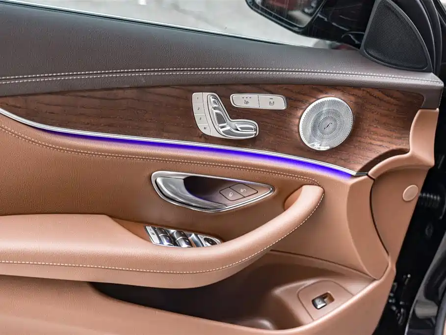 Mercedes-Benz E-Class 2022 — фото 11