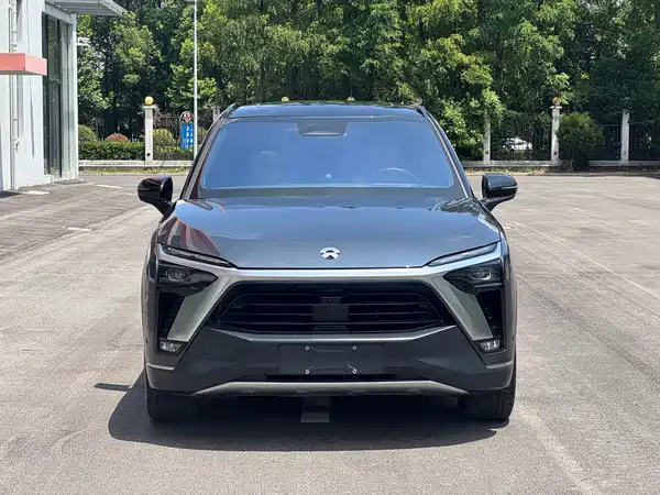 NIO ES8 2021
