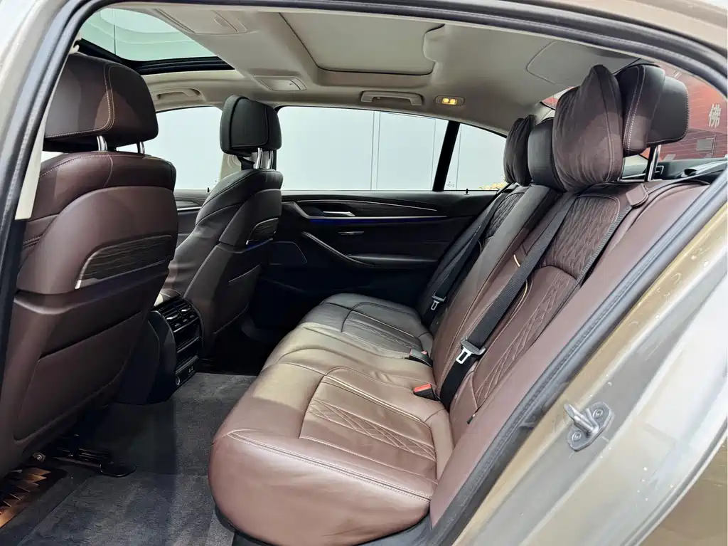 BMW 5 Series New Energy 2019 — фото 10