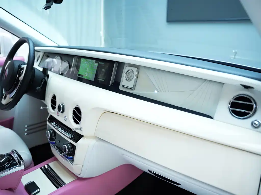Rolls-Royce Phantom 2021 — фото 9