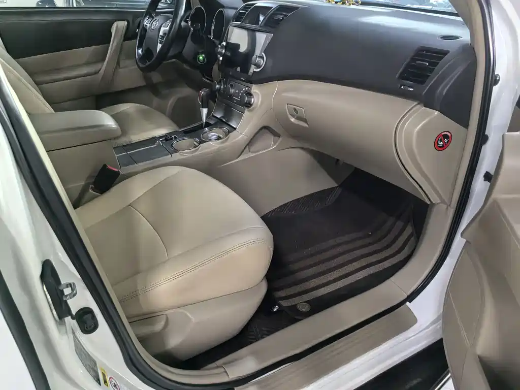 Toyota Highlander 2013 — фото 11