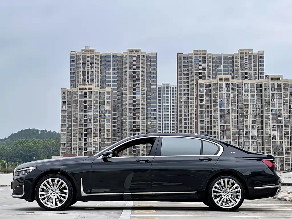 BMW 7 Series 2021 — фото 12