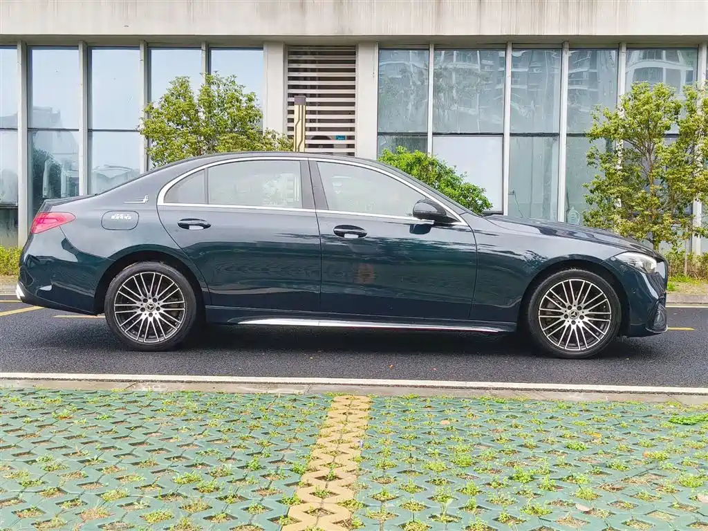 Mercedes-Benz C-Class 2024