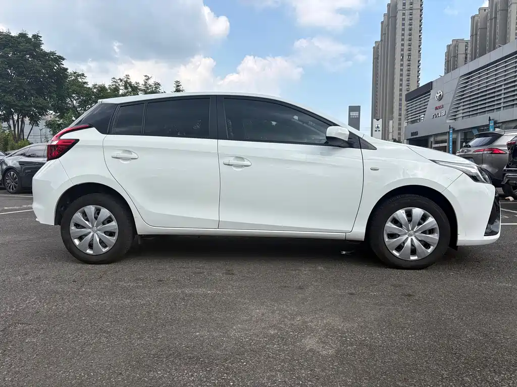 Toyota Yaris L 2018 — фото 12