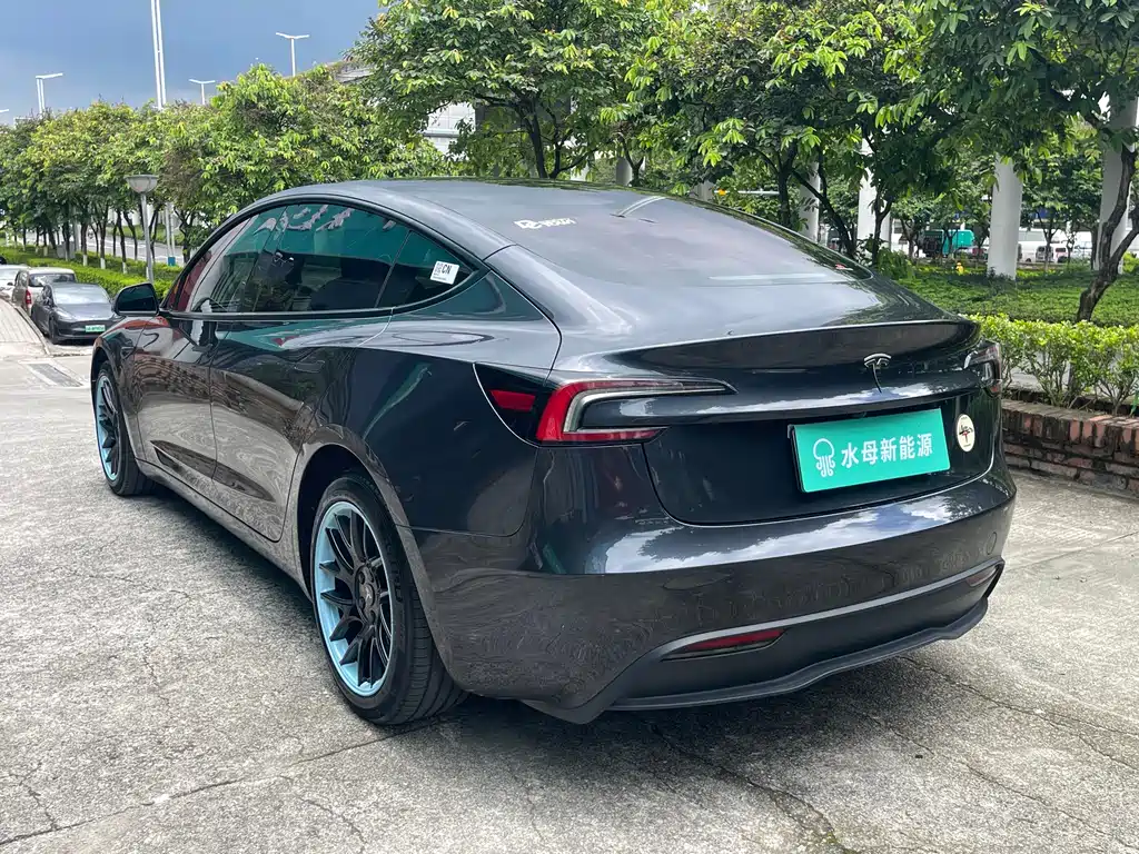 Tesla Model 3 2024