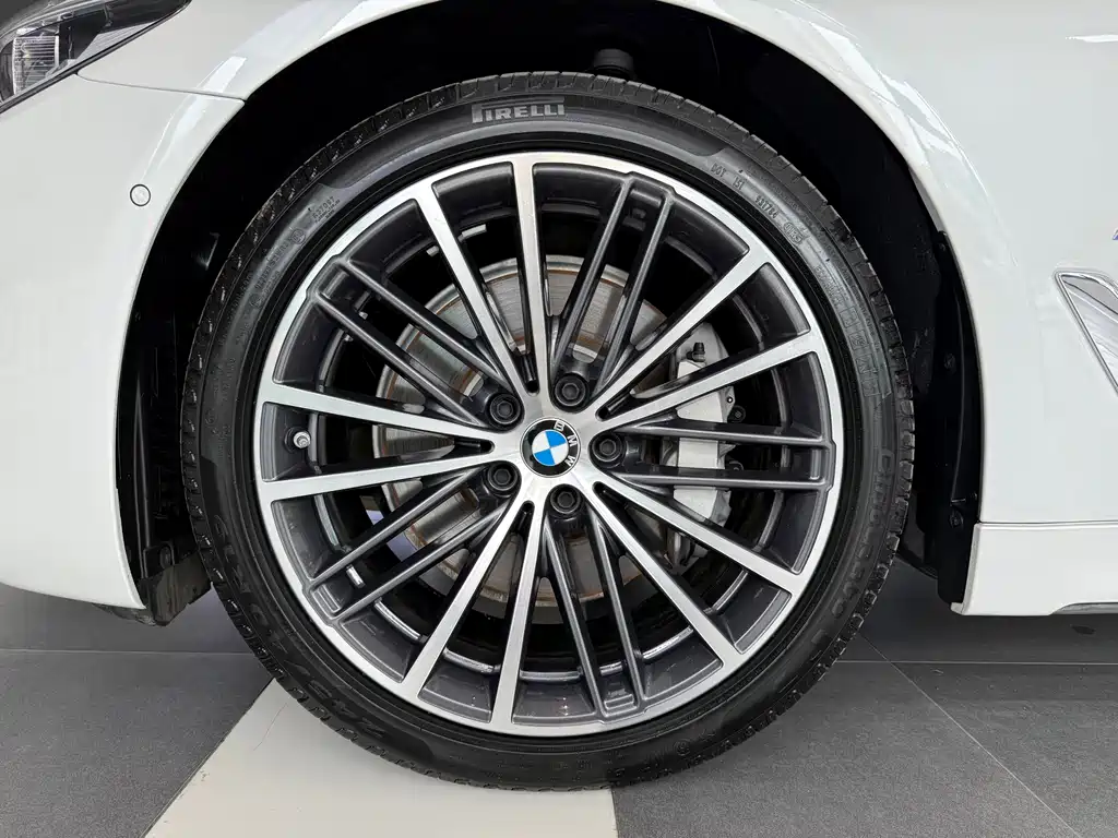 BMW 5 Series 2020 — фото 17