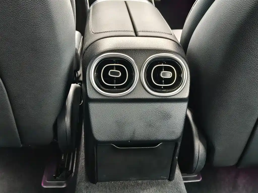 Mercedes-Benz C-Class 2024 — фото 18