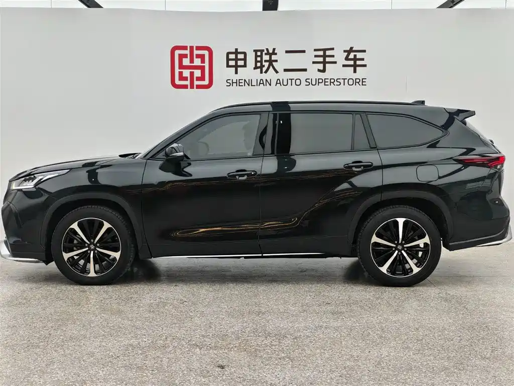 Toyota Crown Kluger 2024