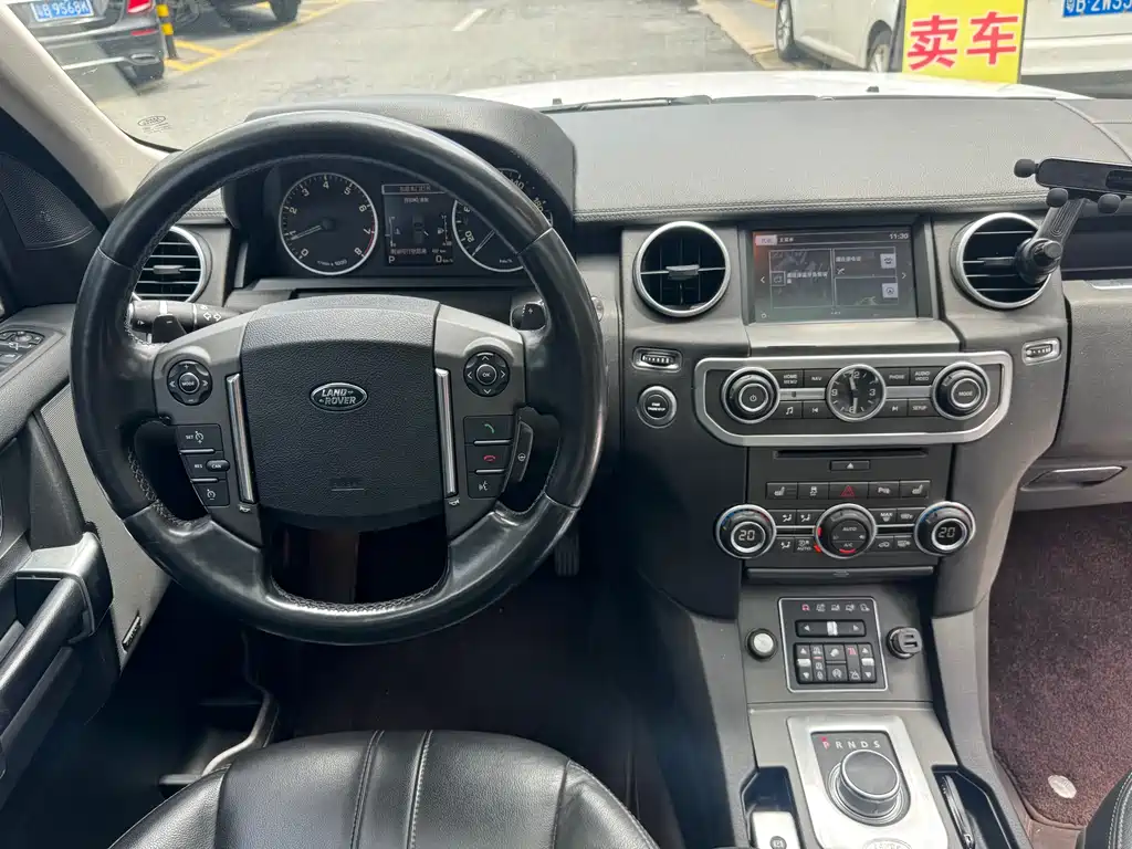 Land Rover Discovery 2016 — фото 11