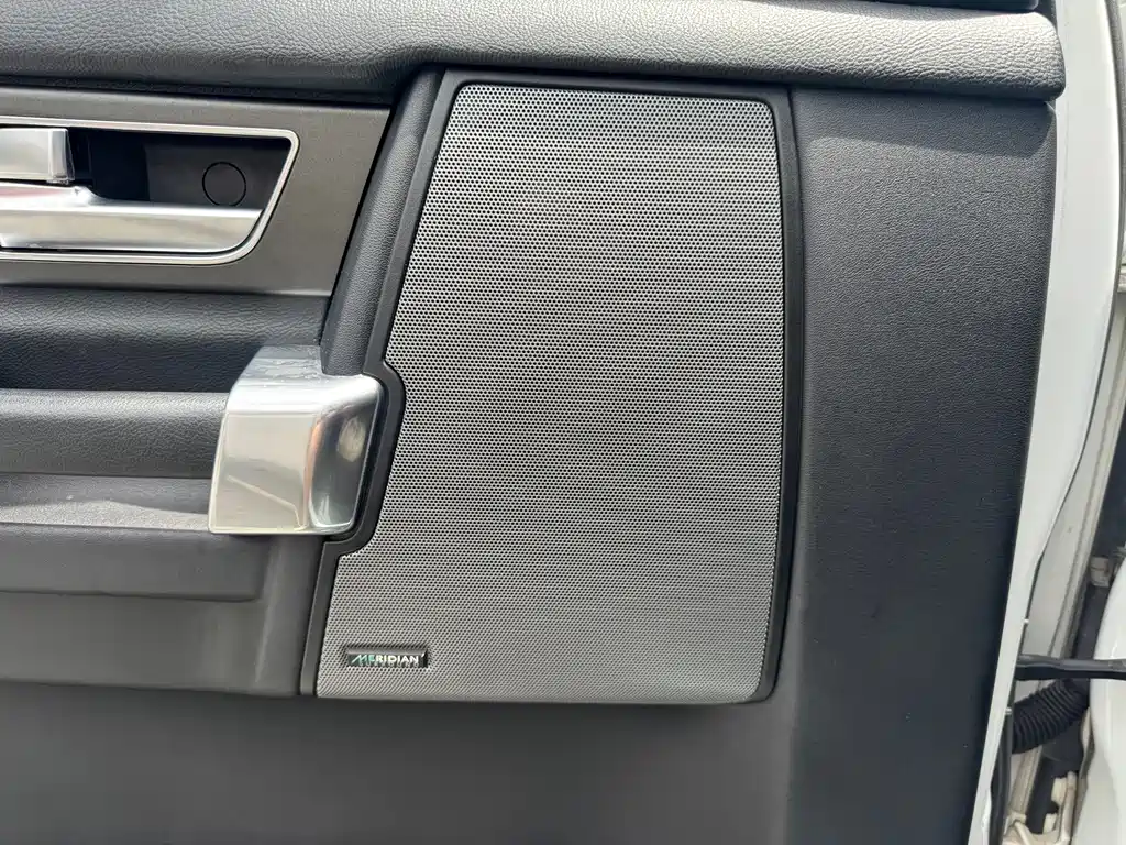 Land Rover Discovery 2016 — фото 16