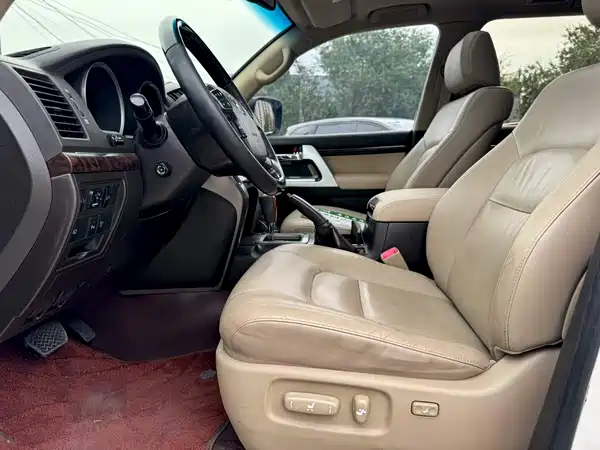 Toyota Land Cruiser 2011