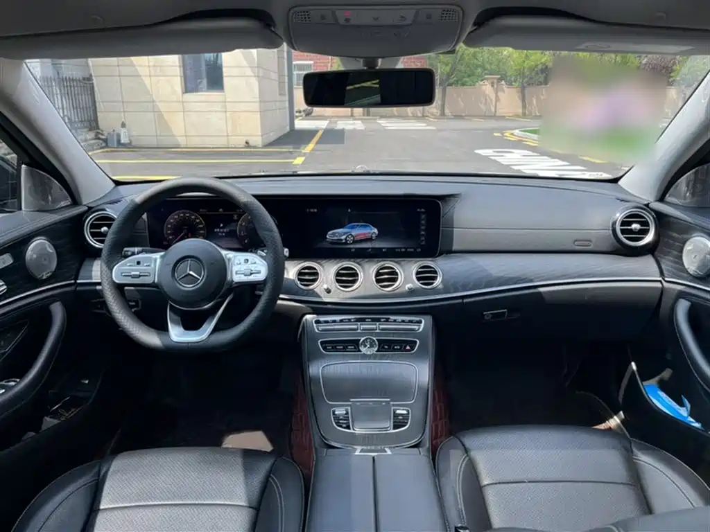Mercedes-Benz E-Class 2019 — фото 16