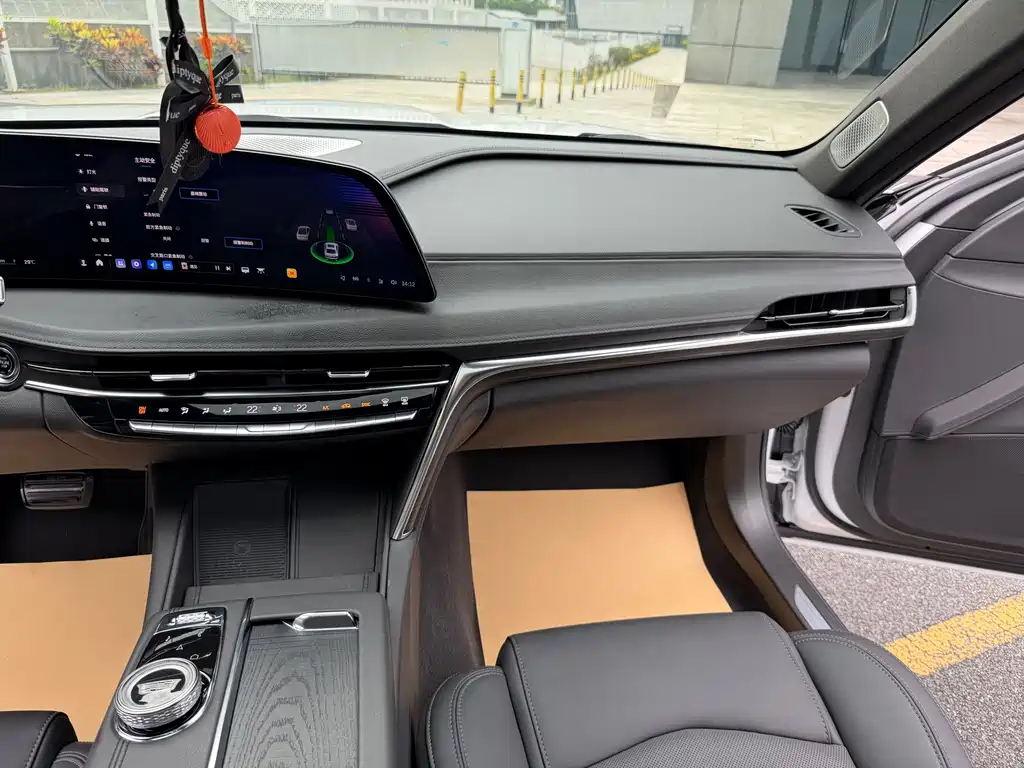 Cadillac CT6 2025 — фото 13